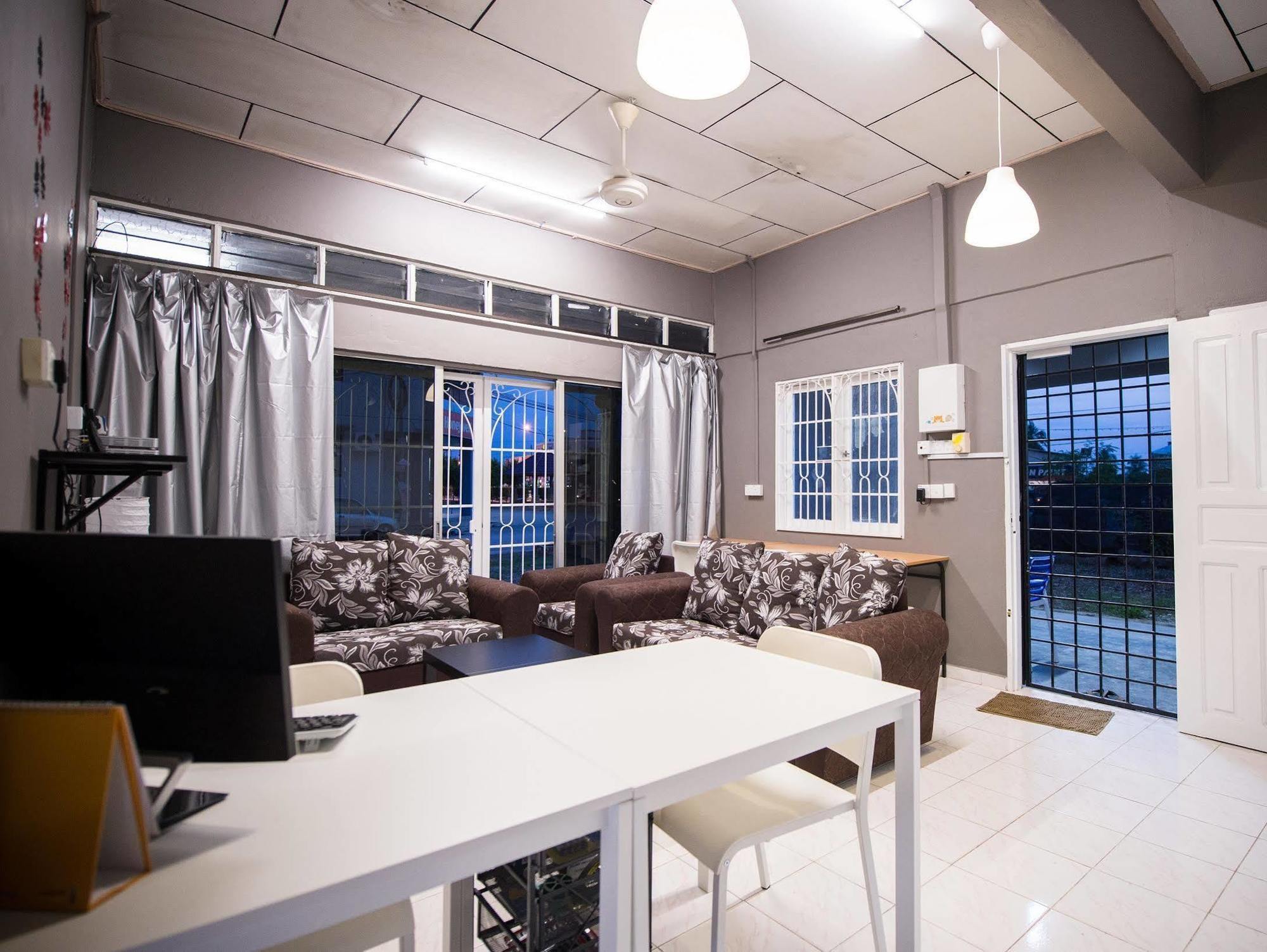 Kemaman Lodge & Cafe Chukai ภายนอก รูปภาพ